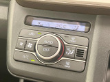 【オートエアコン】一度お好みの温度に設定すれば、車内の温度を検知し風量や温度を自動で調整。暑い&hellip;寒い&hellip;と何度もスイッチ操作をする必要はありません。快適な車内空間には必須の機能ですね♪