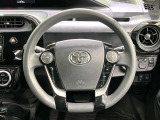 インテリアに合わせたデザインのステアリングは、運転される方のことも考え、運転しやすい形状、大きさです。是非一度、実際に触ってお確かめください。