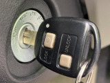 【キーレス】少し離れた場所からでもボタン一つでドアの開錠・施錠ができるのでとっても便利!ドアの鍵穴周りに傷をつけることもありません♪