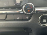 ステアリングヒーター、運転席と助手席にはシートヒーターがついておりますので、冬場でも快適にお過ごしいただけます。