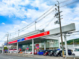 国道171号線を京都方面からお越しになると井尻の交差点の右手にございます。