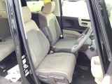長時間運転しても疲れにくいフロントシート!高さ調整の出来る運転席ハイトアジャスター機能付き