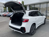 BMWを熟知したメカニックによる、360度の納車前点検。ドイツ本国と同様の教育・訓練を受けたメカニックが徹底的に点検、整備した後にお客様にお引渡しします。