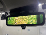 【デジタルインナーミラー】後席の大きな荷物や同乗者で後方が確認しづらい時でも安心!カメラが撮影した車両後方の映像をルームミラー内に表示。クリアな視界で状況の確認が可能です!