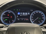 【メーターまわり】ドライバーから見やすい位置にあって安全運転に寄与します。マルチインフォメーションディスプレイでは、クルマに関する情報の確認はもちろん、各種安全機能・装備のON/OFFも設定可能。