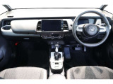 操作性に優れた運転席となります!小物入れや各ボタンの配置にこだわり、使いやすいです!座り心地もよく視認性も良好なのでロングドライブもお任せ下さい!
