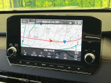 【メーカー純正ナビ】インテリアに溶け込むスタイリッシュな「専用設計」メーカーナビを装備♪視認性や操作性など基本性能にも優れ、より上質なカーライフをお楽しみいただけます。