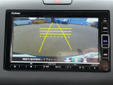 バックモニター装備。画面にて後方の確認が行えるので、バック駐車や車庫入れの際には重宝します。車の運転に慣れない方でも安心のガイドライン表示機能付。