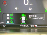 【シティブレーキアクティブシステム】低速走行中に前方の車両等を認識し、衝突しそうな時は警報とブレーキで衝突回避と被害軽減をアシスト。より安全にドライブをお楽しみいただけます。