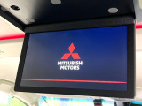 【フリップダウンモニター】大画面モニターで後席でもエンタメをお楽しみいただけます。小さなお子様にも大人気の装備です♪