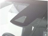 サポカーSとは、衝突被害軽減ブレーキに加えて、高齢者に多いと言われている踏み間違い事故防止をサポートする機能です。詳しくは販売店スタッフまでおたずねください。