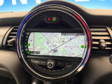 ●純正ナビ:一体感のあるナビは、高級感ある車内を演出してくれます。オーディオ機能も充実しておりますので、運転もより楽しめます♪