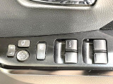 【電動格納ミラー】サイドミラーは電動格納式となっており、狭い駐車場でもキズがつくリスクを抑えられます。