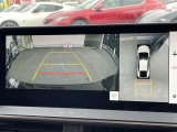 ◆【パノラミックビューモニター】クルマを真上から見下ろした視点で駐車をサポートします!クルマの斜め後ろや真横など、いち早く障害物に気が付くことができます。