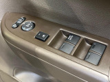 【電動格納ミラー】サイドミラーは電動格納式となっており、狭い駐車場でもキズがつくリスクを抑えられます。
