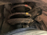 お車を安心してお乗りいただく為には、足回りの定期点検が欠かせません。サービスサポート(有償保証)では無料点検もご提供しており、安心のカーライフをお過ごしいただけるサポート体制が整っています。