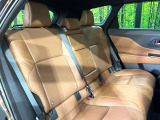 後部座席も気になるようなキズ・汚れやへたり等、大きなダメージはなく、良好な状態です。