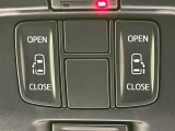 【両側パワースライドドア】スマートキーや運転席のスイッチで後席両側スライドドアの開閉が可能♪電動だから力を入れてドアを開ける必要が無く、小さなお子様でも簡単に開け閉めでき快適です♪