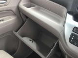 小物や車検証を入れるスペースがあります!!