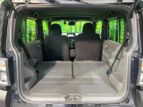 普段のお買い物や通勤、送迎等に十分な荷室スペースを確保しております。セカンドシートを倒すと、大きな荷物の積載も可能です♪