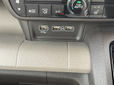 充電用USB接続口