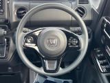 インテリアに合わせたデザインのステアリングは、運転される方のことも考え、運転しやすい形状、大きさです。是非一度、実際に触ってお確かめください。