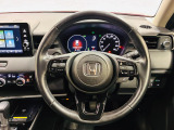 ステアリングには手をはなさずにシフトチェンジがおこなえるパドルシフトが付いています!マニュアル車のような感覚で操作することが出来ます。運転の楽しみが広がります!