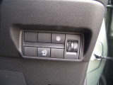 運転席の右下に各種スイッチがまとめられています。