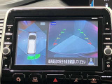 【アラウンドビューモニター】車を上から見下ろしているかのような映像で周囲の状況がひと目で確認、狭い駐車場に駐車するときも安心です♪♪障害物などがあると警告音がなりますので安心して駐車が出来ます★