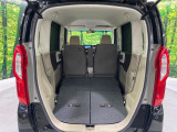 普段のお買い物や通勤、送迎等に十分な荷室スペースを確保しております。セカンドシートを倒すと、大きな荷物の積載も可能です♪