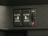 【両側パワースライドドア】両側がパワースライドドアになっており、運転席のスイッチやスマートキーでも開閉が可能です!開口部も広いので乗り降りも楽々♪