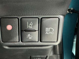 オートマチックハイビームとは、先行車や対向車のライトを認識し、ハイビームとロービームを自動で切り替える機能です。夜道の視界を確保します。詳細は販売店スタッフまでおたずねください。