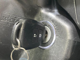 【キーレス】少し離れた場所からでもボタン一つでドアの開錠・施錠ができるのでとっても便利!ドアの鍵穴周りに傷をつけることもありません♪