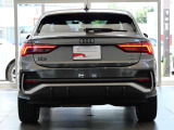 後続車両から長く見られるリヤスタイルも、Audiらしく上品で洗練されたデザインで見る人を惹きつけます。