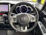 【純正革巻きステアリング】上質な革を使用することで、手にしっかり馴染みとても運転しやすいハンドルです♪