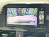 【バックカメラ】駐車時に後方がリアルタイム映像で確認できます。大型商業施設や立体駐車場での駐車時や、夜間のバック時に大活躍!運転スキルに関わらず、今や必須となった装備のひとつです!