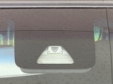 【スマートアシスト】走行中に前方の車両を認識し、衝突しそうな時は警報とブレーキで衝突回避と被害軽減をアシスト。より安全にドライブをお楽しみいただけます。