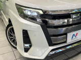 【LEDヘッドライト】悪天候や夜間走行時も良好な視界を確保し安心して運転できる高輝度LEDヘッドライトを装備!点灯速度が早く、消費電力も抑えられています。