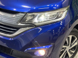 【LEDヘッドライト】悪天候や夜間走行時も良好な視界を確保し安心して運転できる高輝度LEDヘッドライトを装備!点灯速度が早く、消費電力も抑えられています。