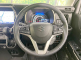 インテリアに合わせたデザインのステアリングは、運転される方のことも考え、運転しやすい形状、大きさです。是非一度、実際に触ってお確かめください。