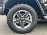ホイールに目立つ傷もございません。