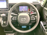 インテリアに合わせたデザインのステアリングは、運転される方のことも考え、運転しやすい形状、大きさです。是非一度、実際に触ってお確かめください。