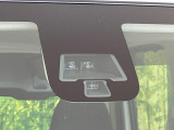 【エマージェンシーブレーキ】走行中に前方の車両等を認識し、衝突しそうな時は警報とブレーキで衝突回避と被害軽減をアシスト。より安全にドライブをお楽しみいただけます。
