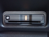 ■【ETC車載器】が装備されています。セットアップをしてお渡しとなり、ETCカードを差し込むだけで高速道路の利用が可能です。