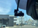 もう無くてはならない、ドライブレコーダーが搭載済みです!あおり運転等の抑制にもなりますし、万が一の時もこれでバッチリ確認できます!