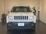 7スロットルグリルはJeep伝統の証です。SUVのみにこだわり続けている伝統あるJeep車へお乗り頂いてみてはいかがですか?