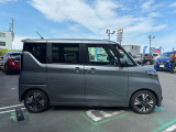 運転席側からの写真です。背が高くて存在感があります