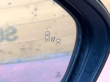 【ブラインドスポットモニター】走行中、ドアミラーの死角になりやすい箇所に後続車が接近するとサイドミラーのレンズに警告を表示!ドライバーに注意喚起をしてくれます。