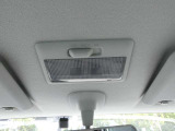 運転席の上に、手元を明るく照らすマップランプをご用意しております♪