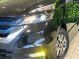 【LEDヘッドライト】悪天候や夜間走行時も良好な視界を確保し安心して運転できる高輝度LEDヘッドライトを装備!点灯速度が早く、消費電力も抑えられています。